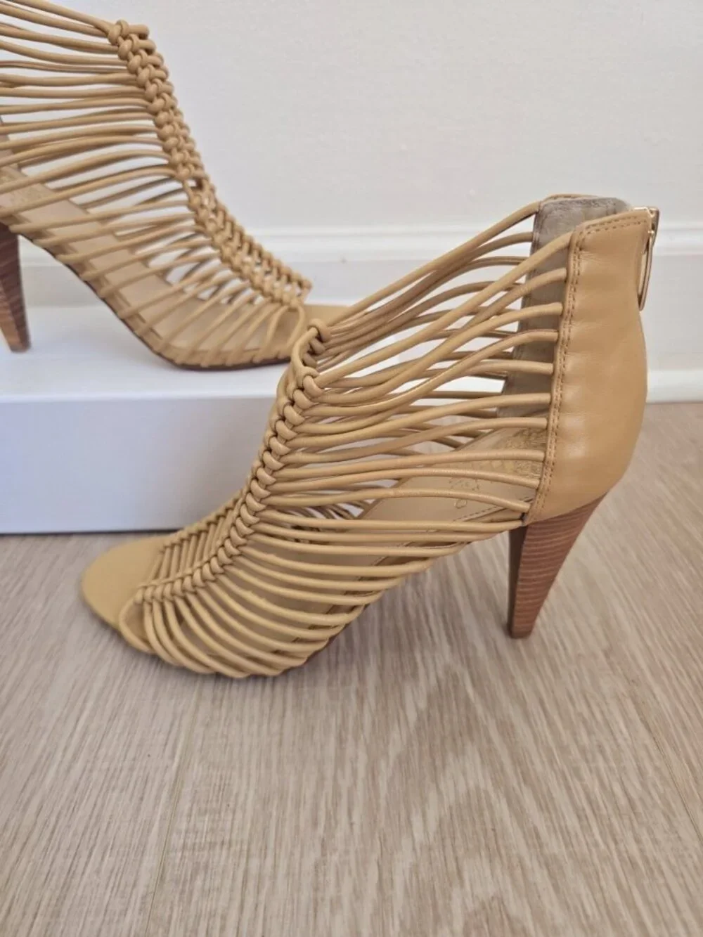 Vince Camuto Alsandra Strappy Cage Gladiator Sandals 9.5 Open Peep Toe Heels Tan